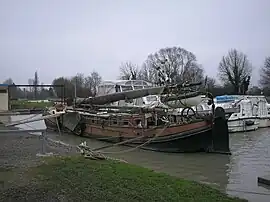 The port at La Chapelle-Montlinard