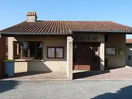 The town hall in Pouze