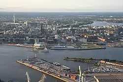 Parts of Kleiner Grasbrook in the foreground.View towards HafenCity across the Norderelbe.