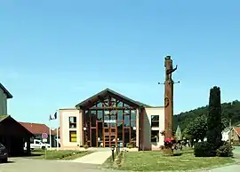 The town hall in Raddon-et-Chapendu