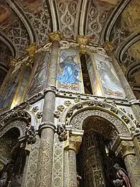 Details of the columns and arches. In the Middle Ages the structure had no decorations, paintings and golden leaves were added in the 16th century during Manueline style.