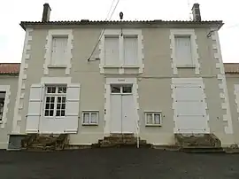 The town hall in Roussines