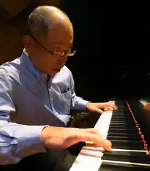 Fukui at the piano, performing at "The Glee"