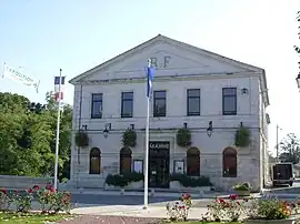 The town hall in Saint-Porchaire