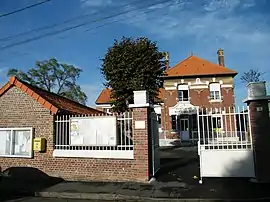 The town hall and school in Saint-Mard