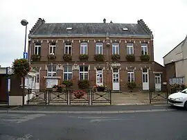 The town hall in Saint-Sauflieu