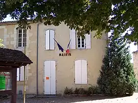 The town hall in Saint-Vivien-de-Monségur