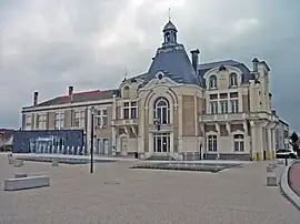 The town hall in Saint-Yorre