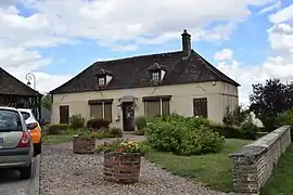 The town hall in Savignies