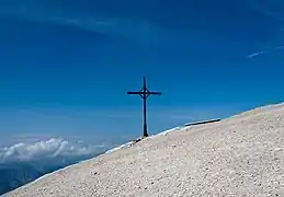 The cross on the northern shoulder of the Schneefernerkopf