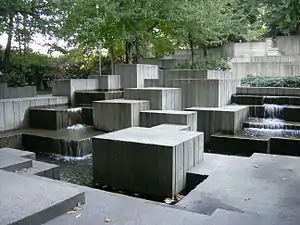 Freeway Park Fountain, Seattle, Washington, US, by Lawrence Halprin, 1976