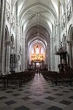 Early six-part rib vaults in Sens Cathedral (1135–1164)