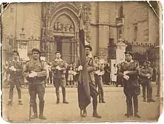 requeté in front of Seville cathedral