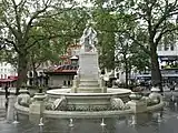 Full view of the fountain