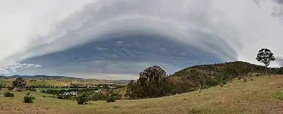 Underside of a weak shelf cloud.