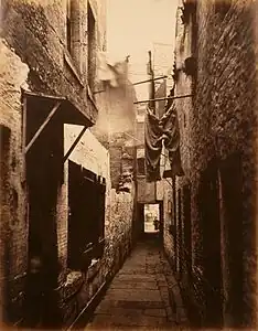 Slum area in Glasgow (1871)