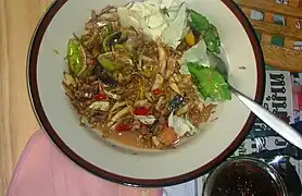 Green papaya salad with banana flowers (tam hua pli)