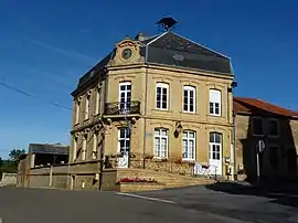 The town hall in Sormonne