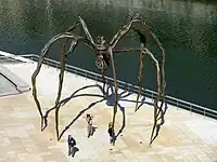 Louise Bourgeois, Maman, 1999, outside Museo Guggenheim