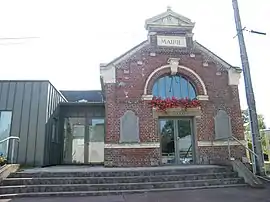 The town hall in Saint-Maxent