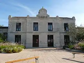 The town hall in Saint-Seurin-sur-l'Isle