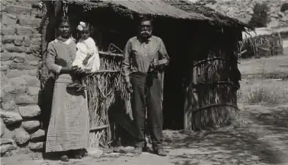 Tübatulabal family in 1916, photo: Thomas T. Waterman, U.C. Berkeley