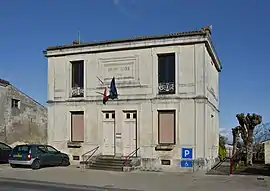 The town hall in Thénac