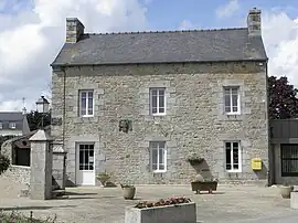 The town hall in Tréflaouénan