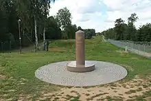 Photo of a marble monument marking the convergence of the borders of three states