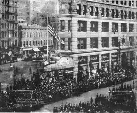 Navy recruiting station in the building's "cowcatcher" during the pre–World War I Wake up America Day parade(April 19, 1917)