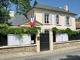 The town hall of Le Val-Saint-Germain