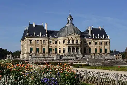 View of the garden front with the oval salon