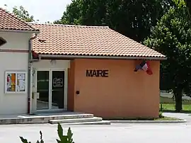 The town hall in Vendine