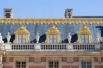 Urns that decorate the roof railing of the Marble Court of the Palace of Versailles, Versailles, France, by Louis Le Vau and Jules Hardouin-Mansart, c. 1660-1715