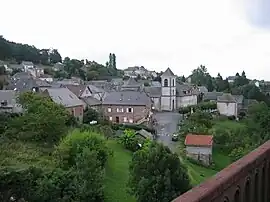 The church and surrounding buildings in Vignols