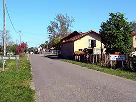 The road into Villecomtal-sur-Arros