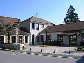 The town hall in Voisenon