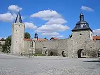 Inner city walls with the Frauentor on the right and the Rabenturm on the left