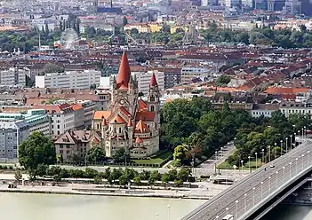 The church from the air, located at the southern end of the Mexikoplatz.